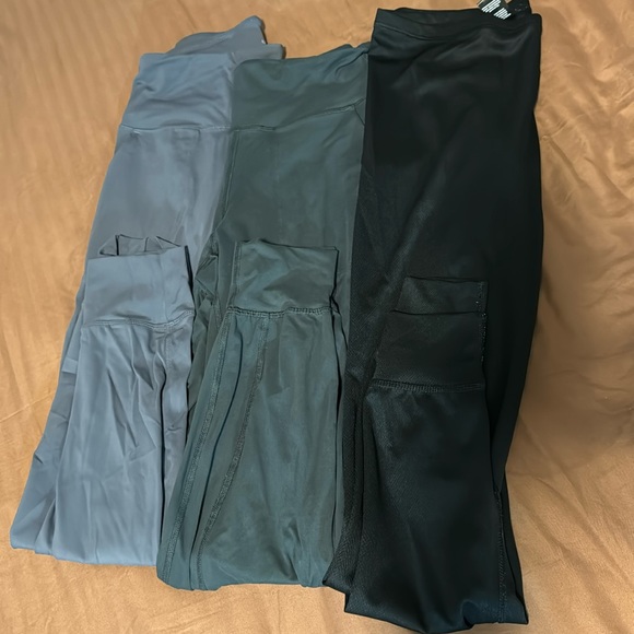 3 for $25 Assorted high waist yoga pants, size small, very good condition - Picture 1 of 2